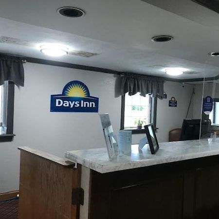Days Inn By Wyndham Amherst Exteriér fotografie