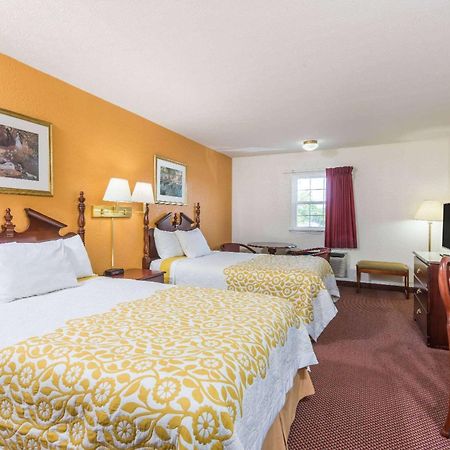 Days Inn By Wyndham Amherst Exteriér fotografie