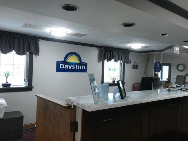 Days Inn By Wyndham Amherst Exteriér fotografie