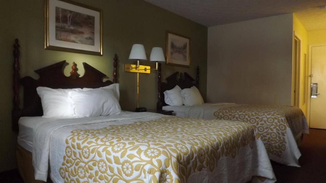 Days Inn By Wyndham Amherst Exteriér fotografie