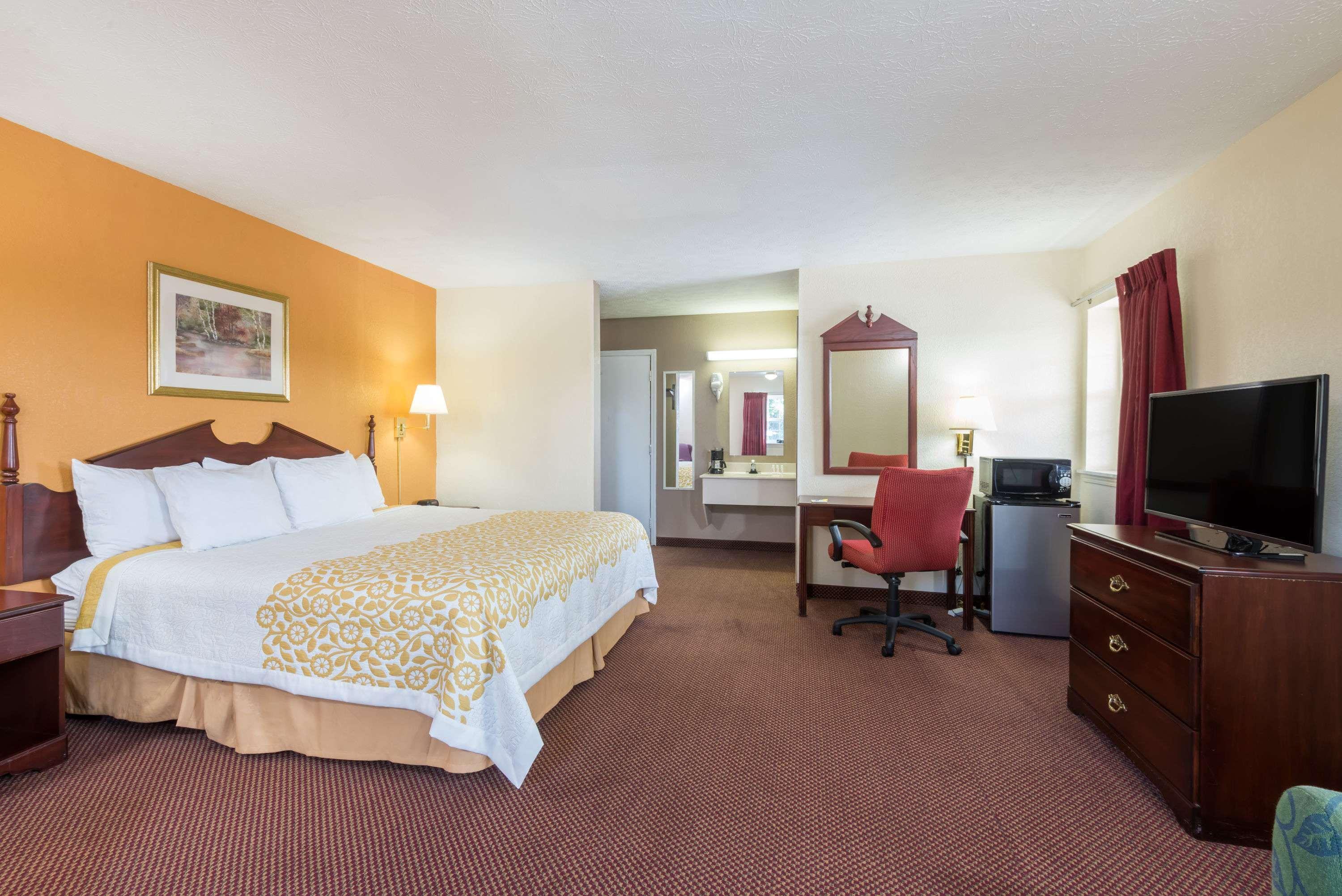 Days Inn By Wyndham Amherst Exteriér fotografie