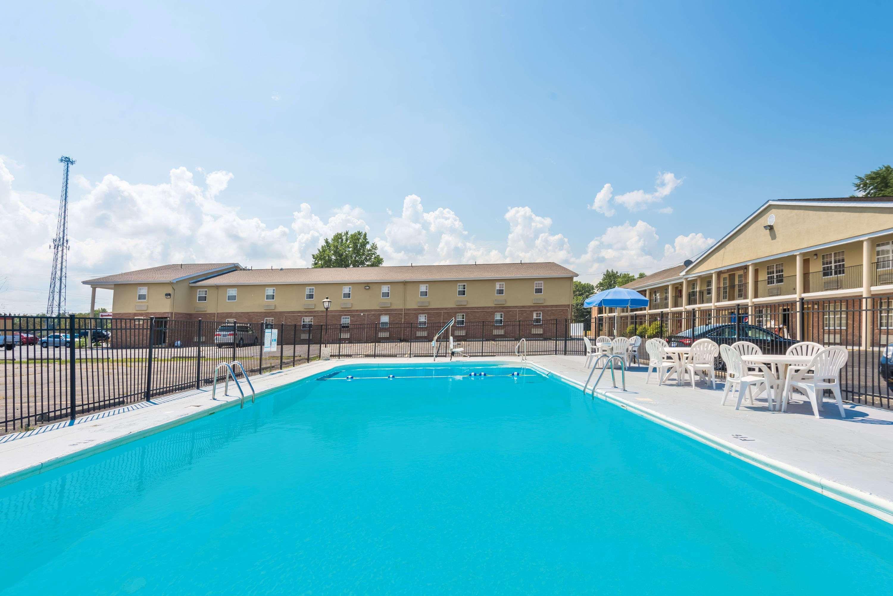 Days Inn By Wyndham Amherst Exteriér fotografie