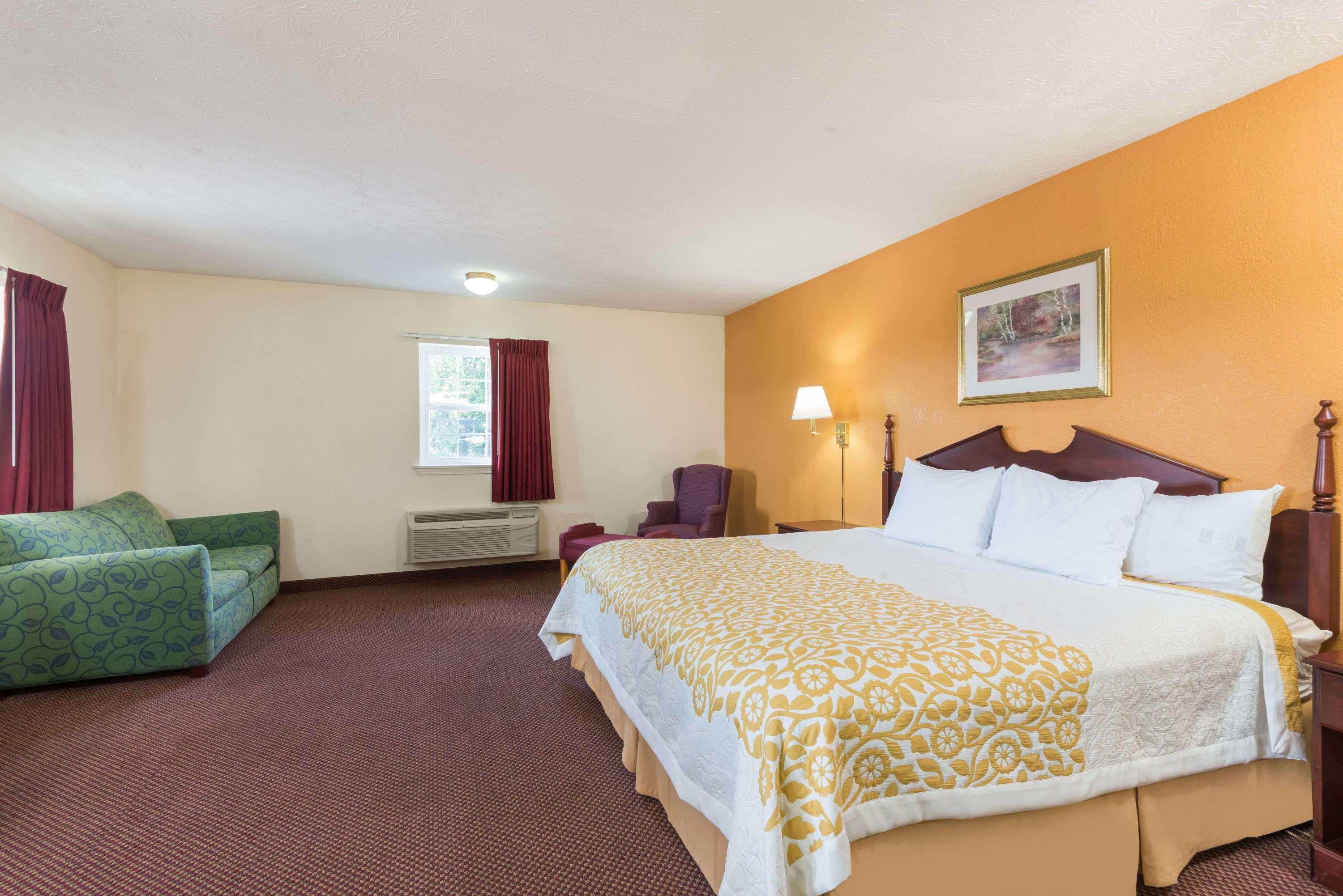 Days Inn By Wyndham Amherst Exteriér fotografie