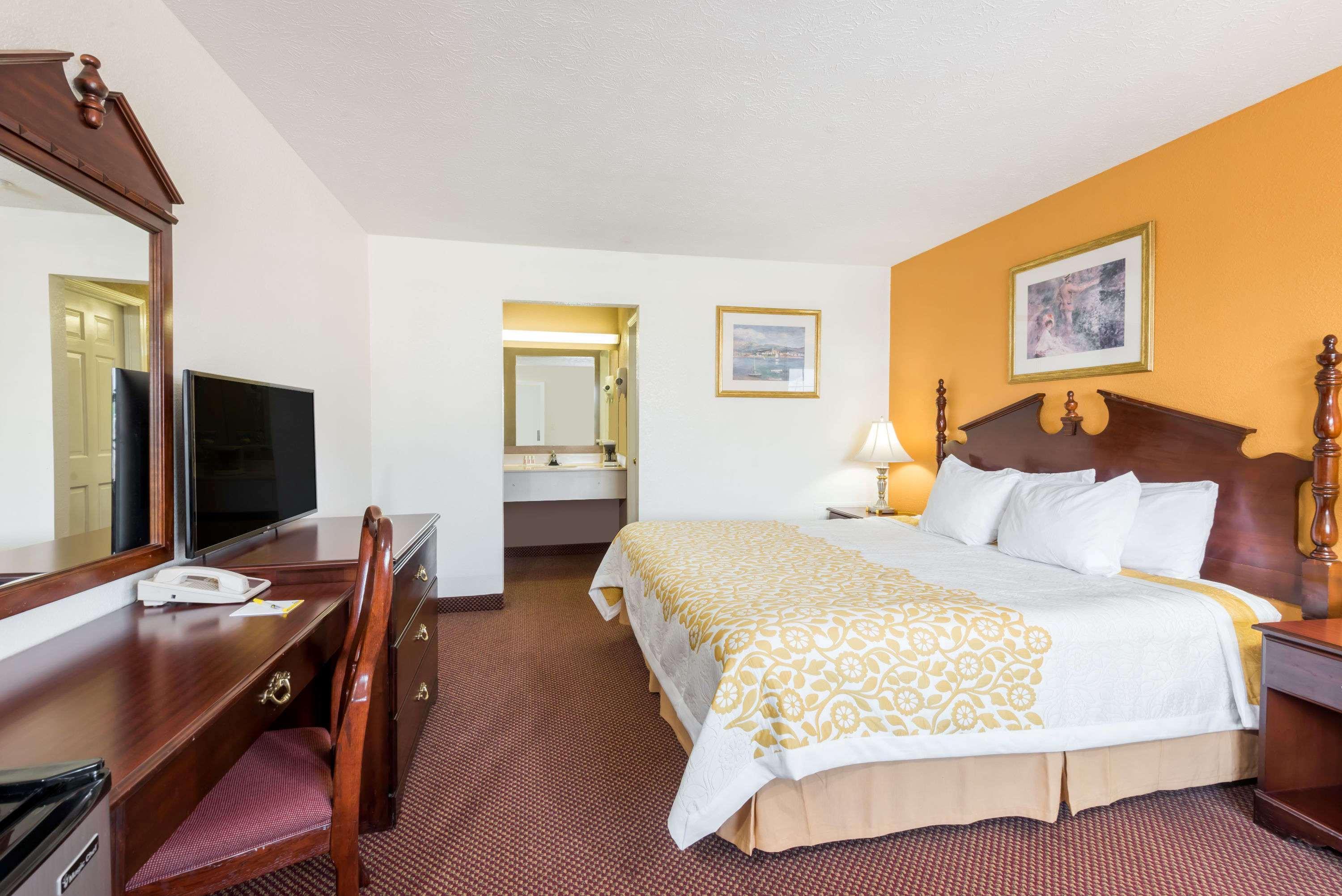 Days Inn By Wyndham Amherst Exteriér fotografie