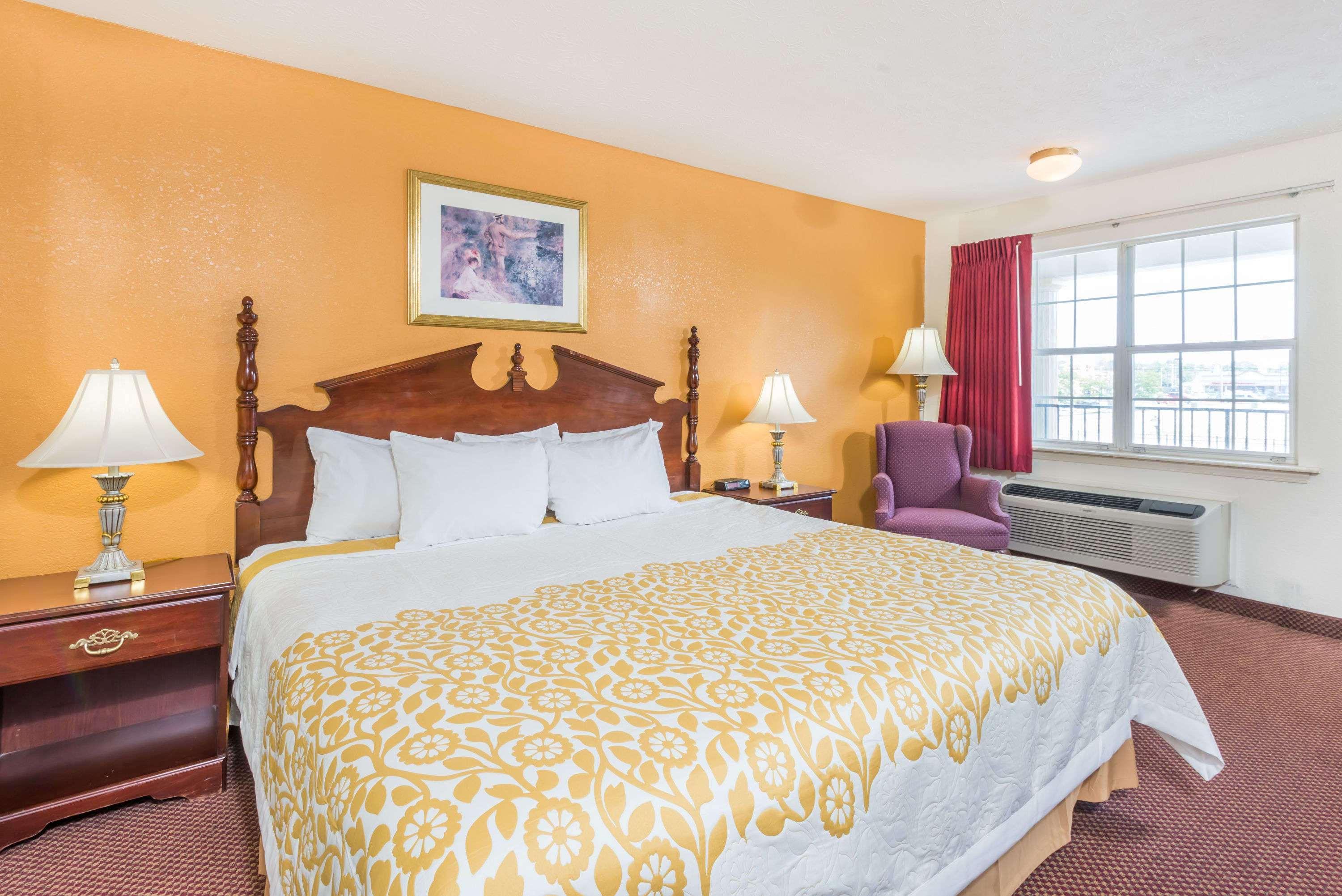 Days Inn By Wyndham Amherst Exteriér fotografie