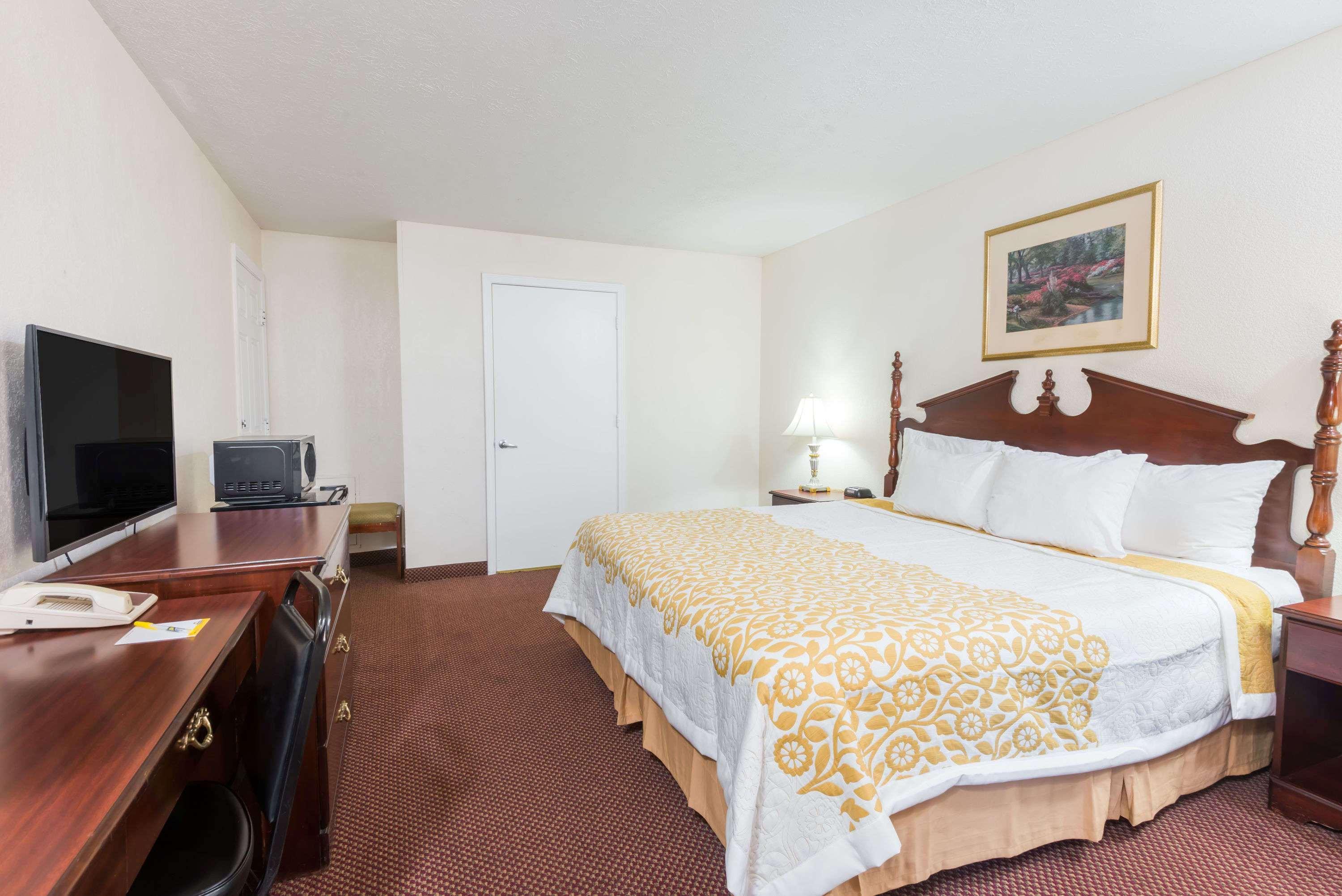 Days Inn By Wyndham Amherst Exteriér fotografie