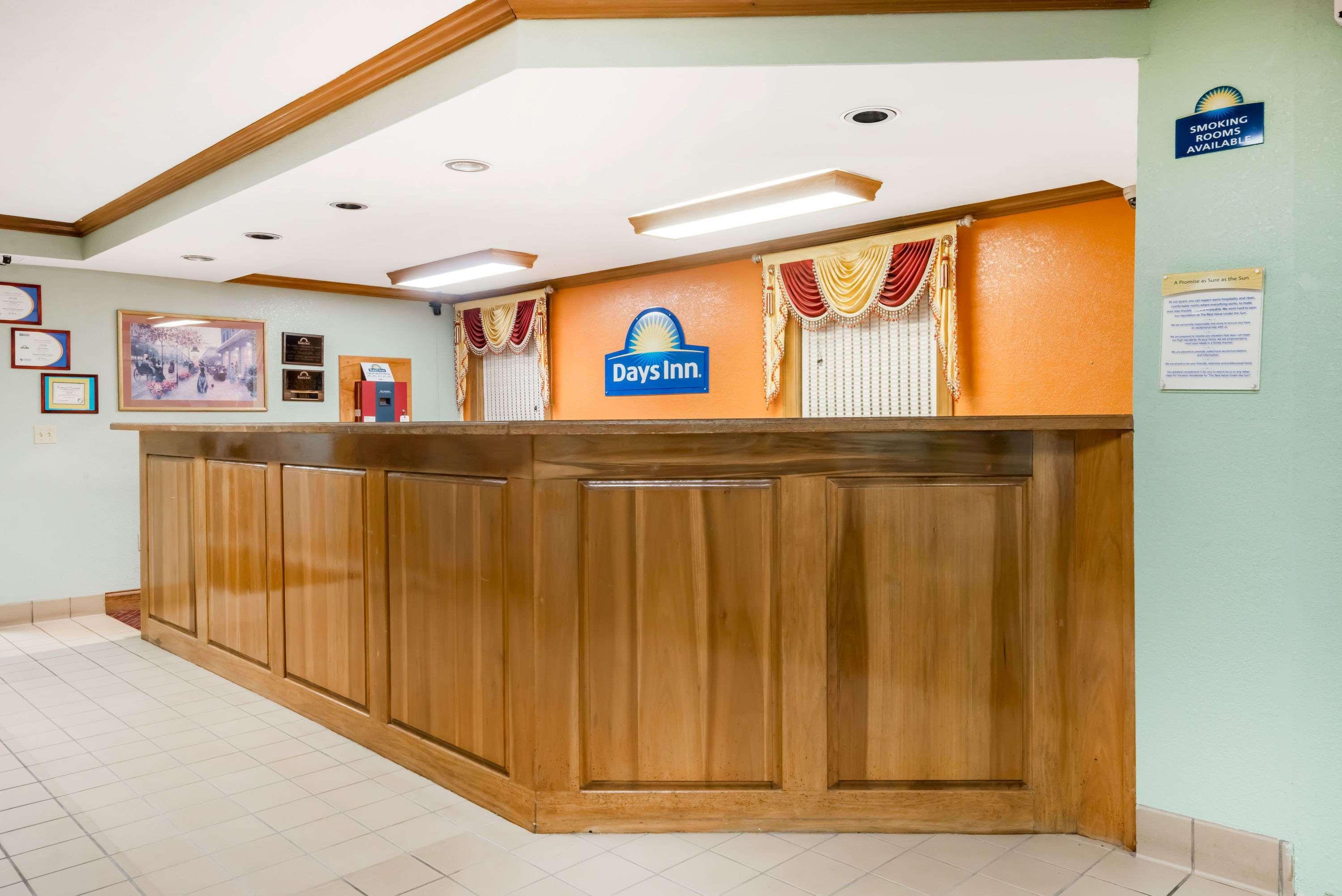 Days Inn By Wyndham Amherst Exteriér fotografie
