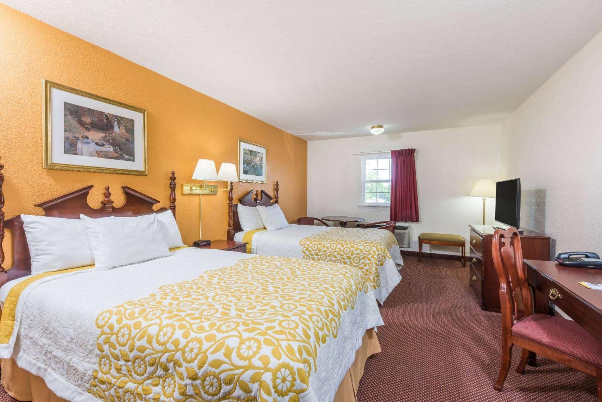 Days Inn By Wyndham Amherst Exteriér fotografie